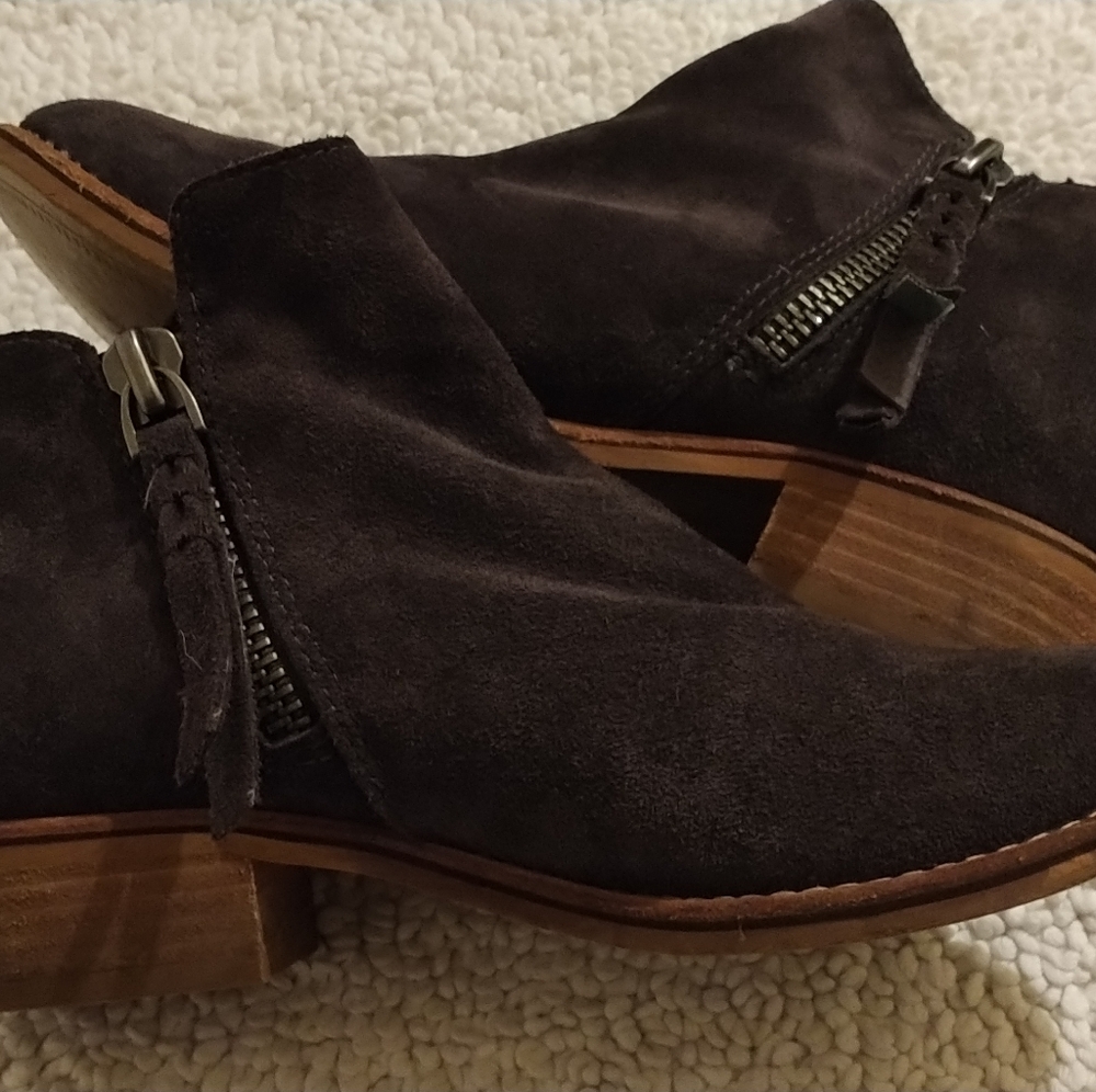 Dolce Vita leather ankle booties